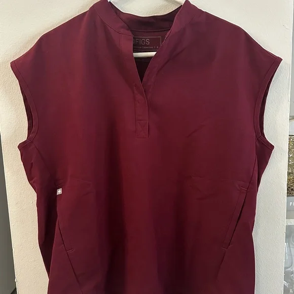 Figs Rafaela Oversized Sleeveless Scrub Top- Burgundy - Picture 1 of 6